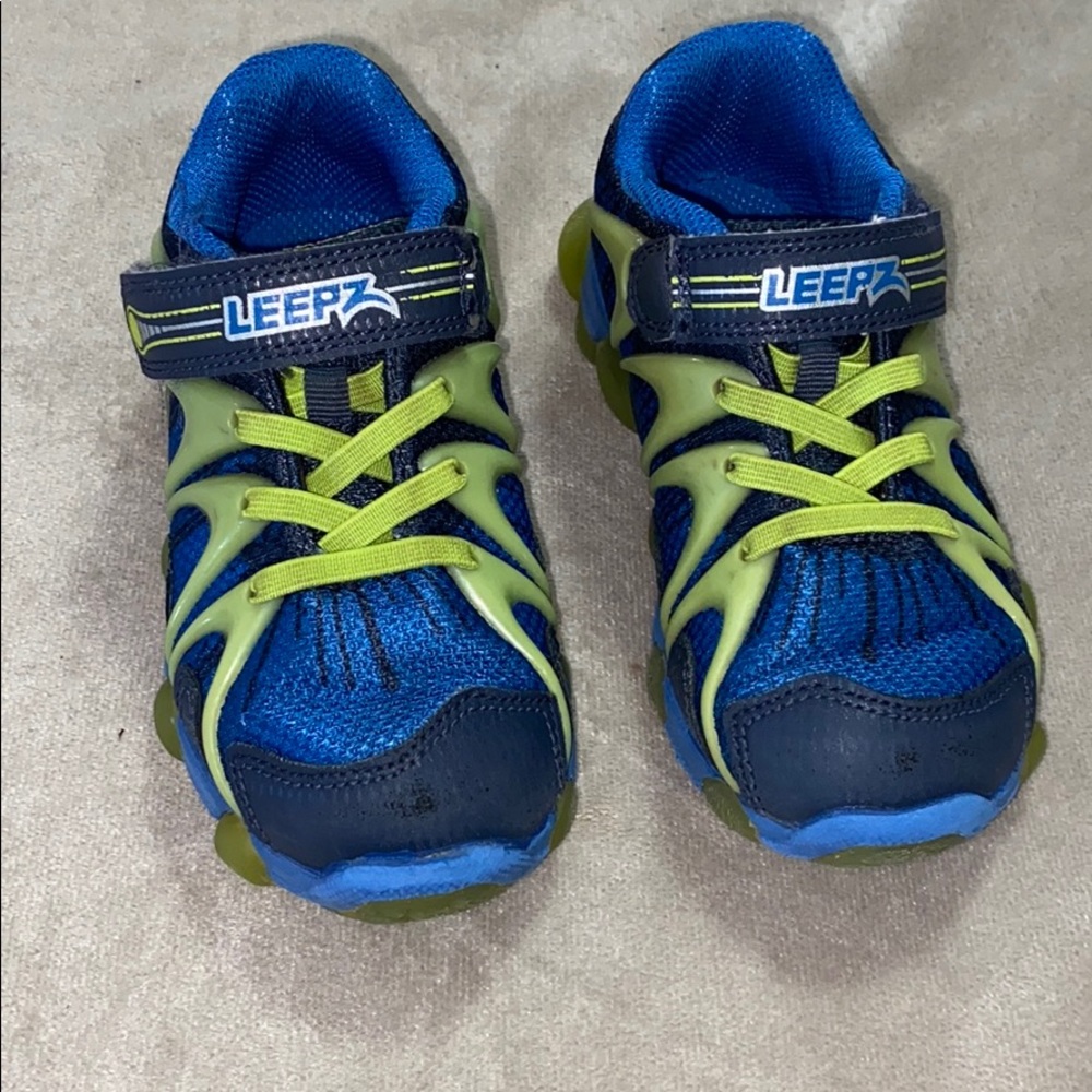 Light up stride rite leepz.